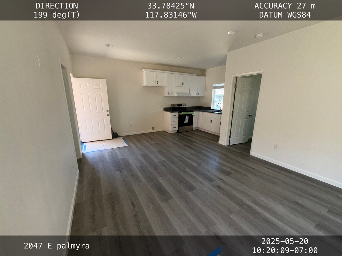 Primary Photo - 2047 E Palmyra Ave