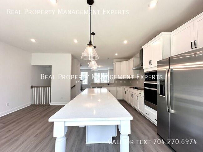 Building Photo - 15310 Ballancroft Pkwy