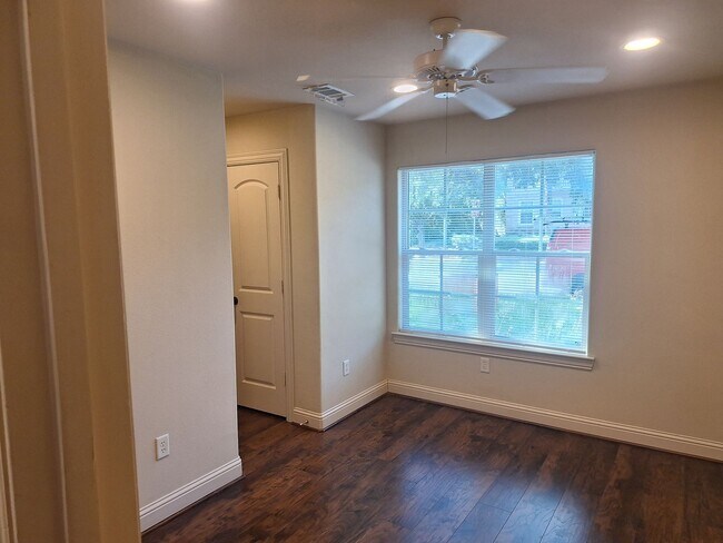 Foto del edificio - 3416 Westminster Ave