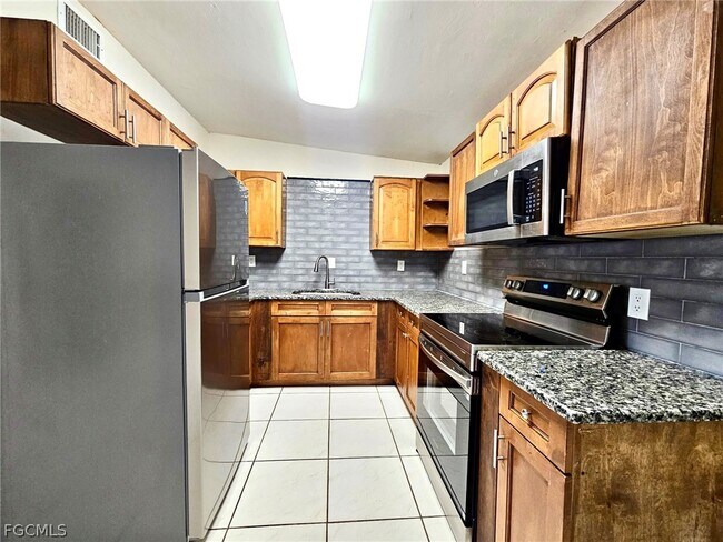 Foto del edificio - 1532 Veronica S Shoemaker Blvd