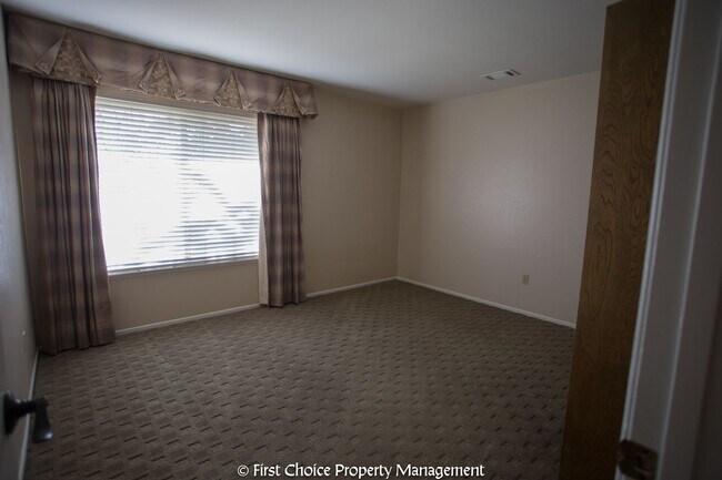 Building Photo - 6794 Rycroft Dr