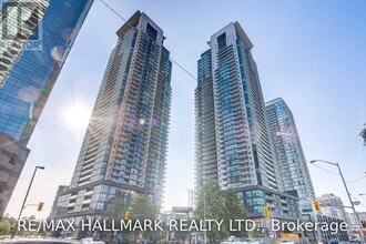 Building Photo - 5162 Yonge St