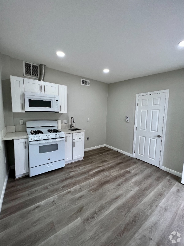Building Photo - 21629 Cottonwood Ave