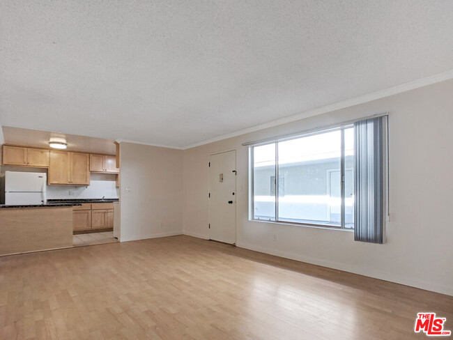 Foto del edificio - 440 Raymond Ave