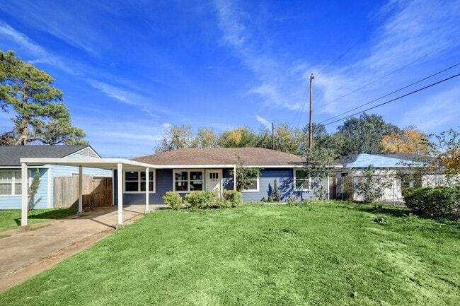 Building Photo - 2534 Roy Cir