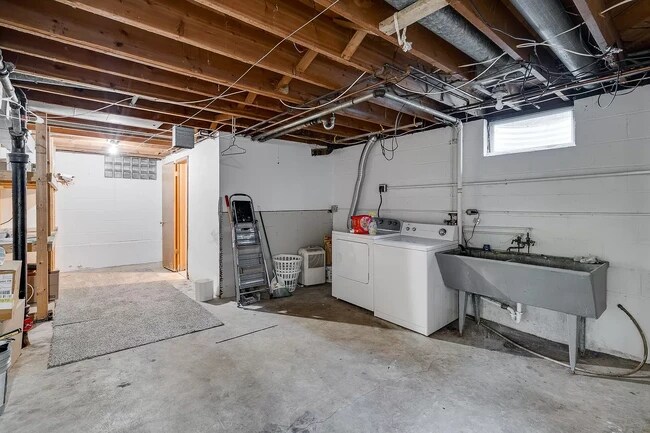 Laundry - 5344 Xerxes Ave S