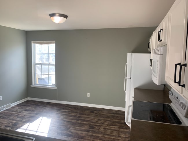 Building Photo - 351 Paradee Dr