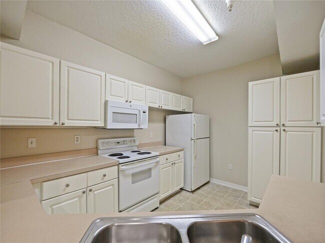 Foto del edificio - 5536 Metrowest Blvd
