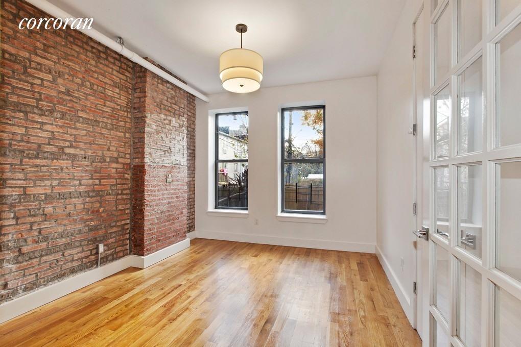 Primary Photo - 862 Knickerbocker Ave