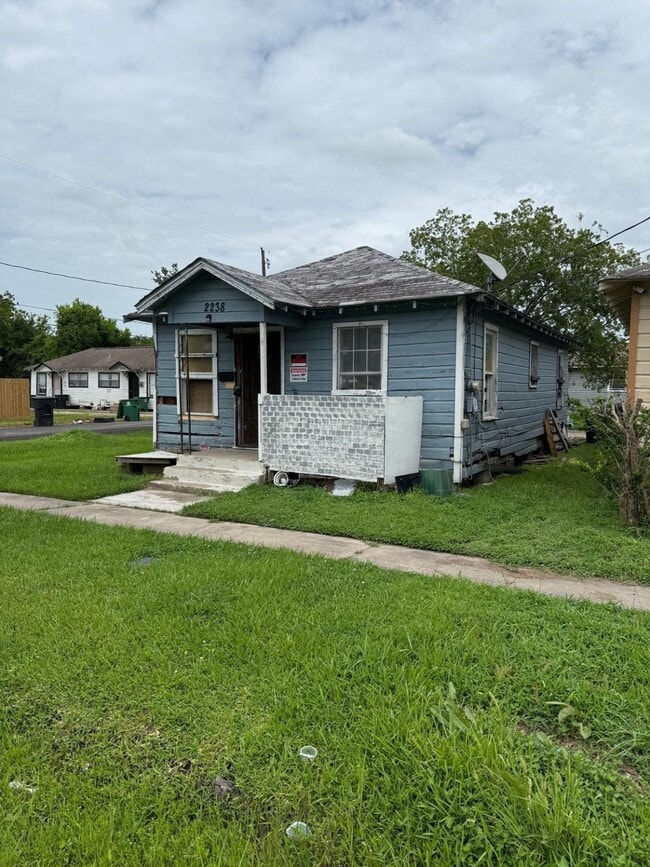 Building Photo - 2238 Hutton St
