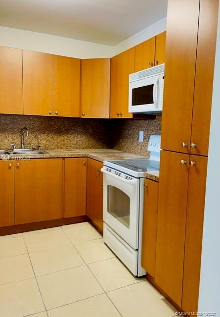 Building Photo - 1075 W 68th St