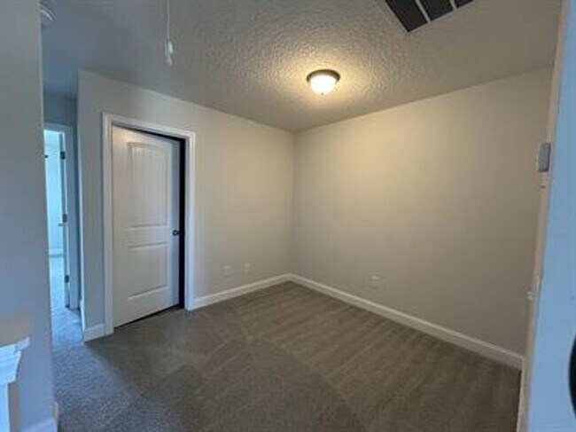 Building Photo - 532 Fairview Circle