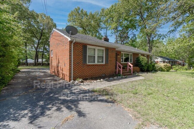 Building Photo - 7421 Dell Dr