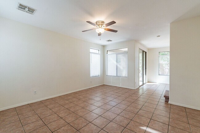 Building Photo - AVAILABLE JULY - Three Bedrooms + Loft!
