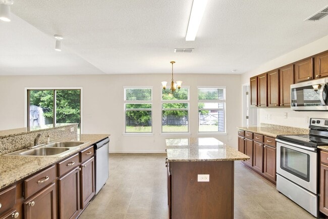 Building Photo - Charming 4-Bedroom Home with Spacious Yard