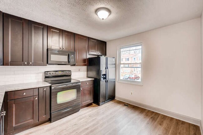Building Photo - 1048 Lake Front Dr