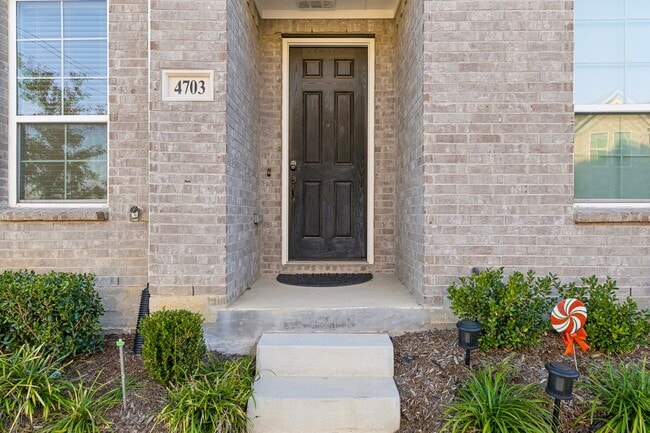 Building Photo - 4703 Kindred St