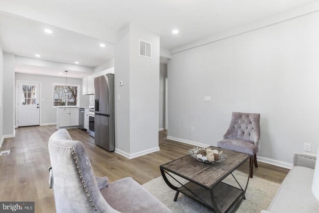 Building Photo - 6613 Fairmount Ave