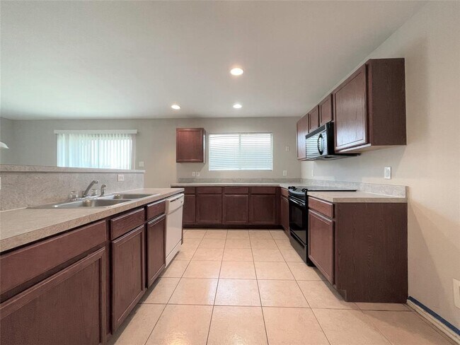 Foto del edificio - 2112 Laughlin Rd