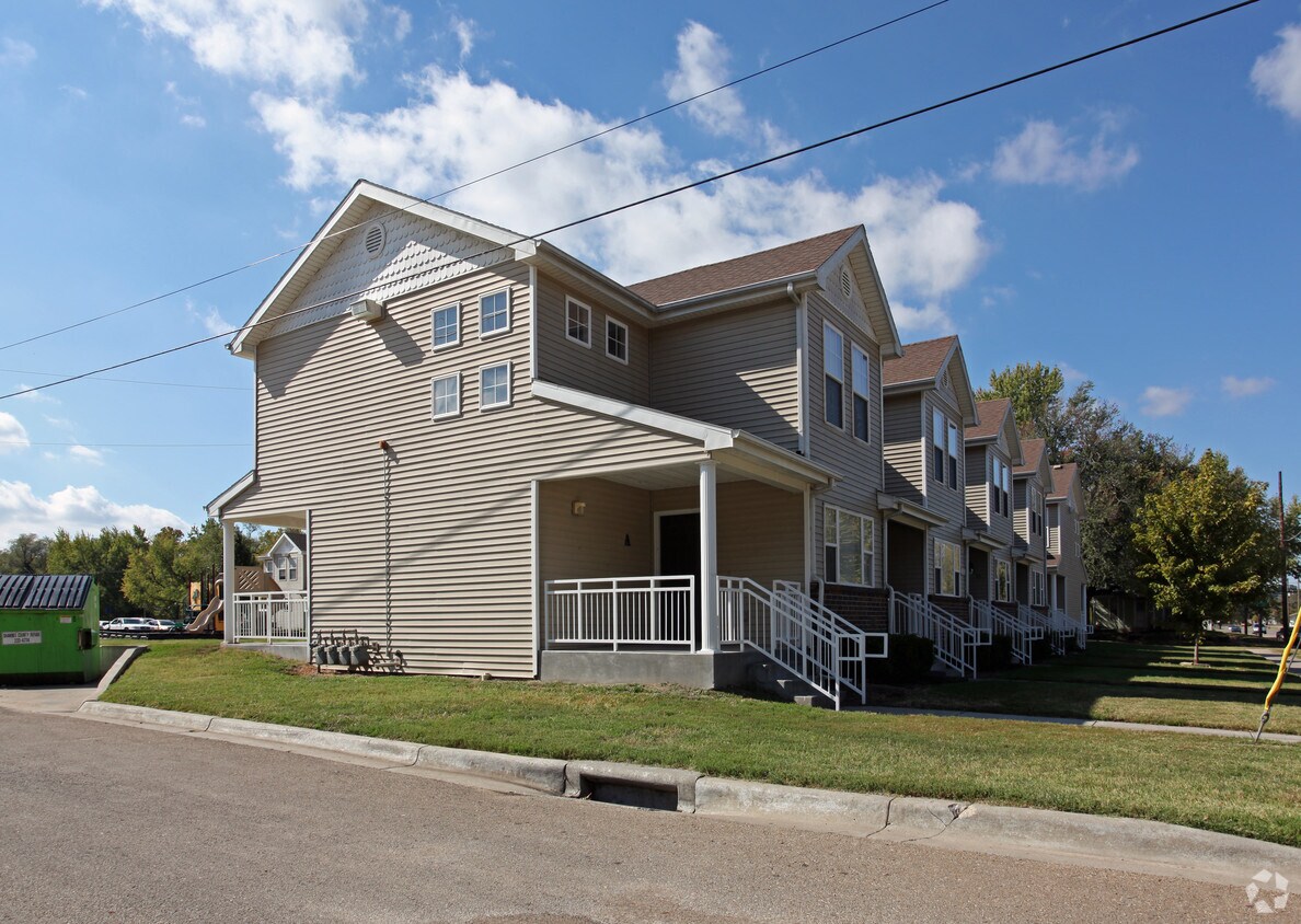 Pioneer Curtis Homes Apartments Topeka, KS