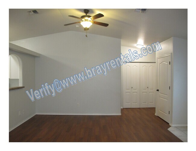 Building Photo - 478 Tanner St