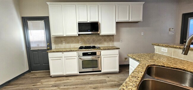 Building Photo - 18411 Autumn Park Dr