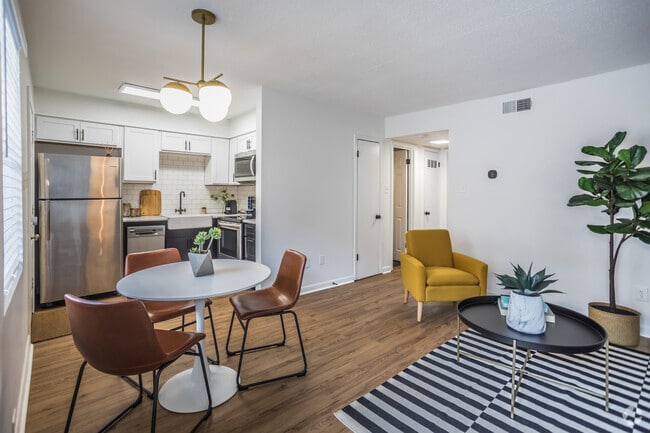 2HAB, 1BA - 1023SF - The Courtyard at Ironworks