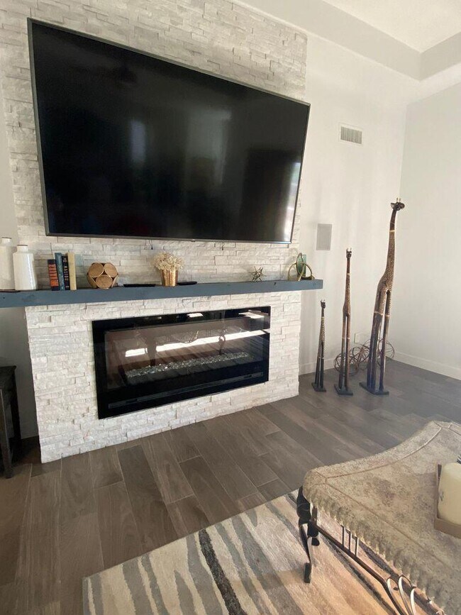 Building Photo - 6333 Camino Nogal Dr