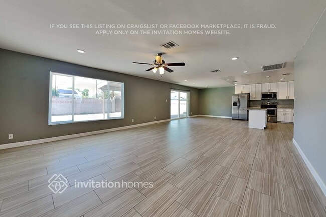 Building Photo - 8444 E Vernon Ave
