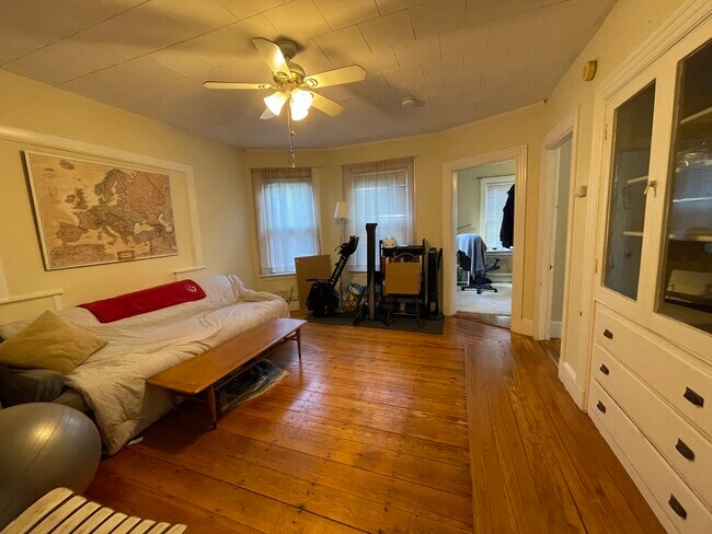 Foto del edificio - 21 College Ave