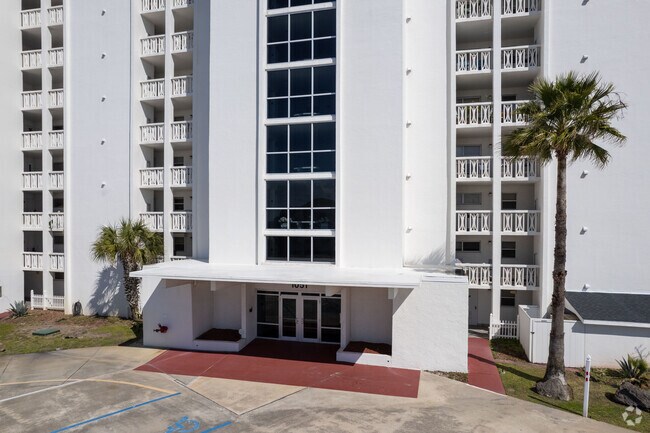 Building Photo - Van Lee Condominiums