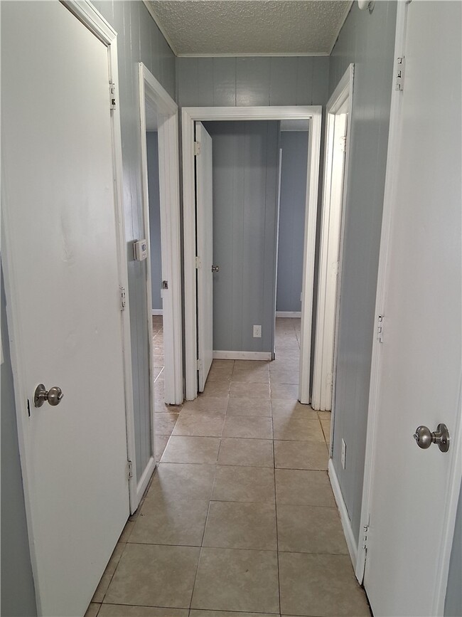 Building Photo - 407 Park St