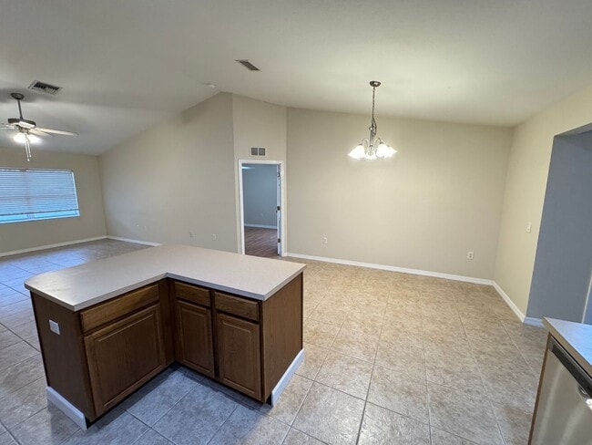 Building Photo - Lovely, Spacious 2 Bedroom, 2 Bathroom Home in Sebring!!