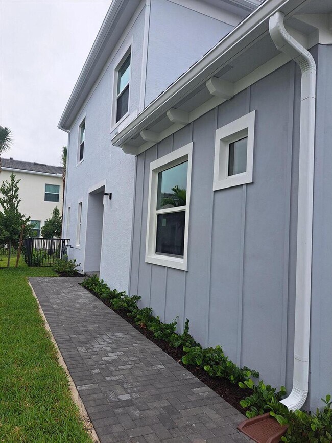 Foto del edificio - 5150 Willow Creek Dr