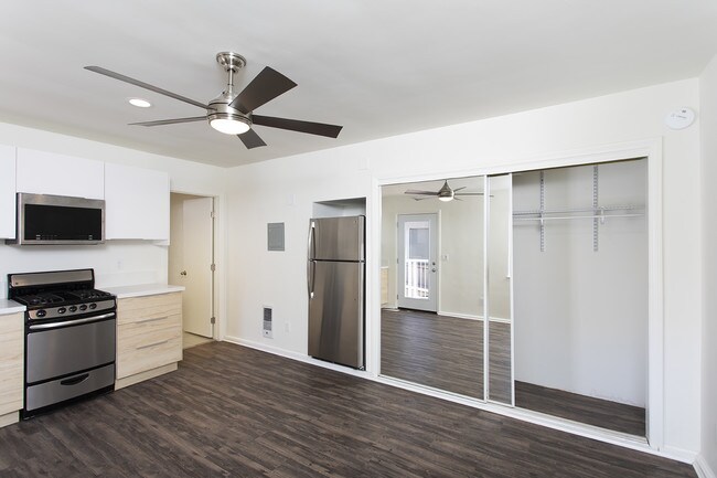 Building Photo - La Jolla Village Remodeled Studio