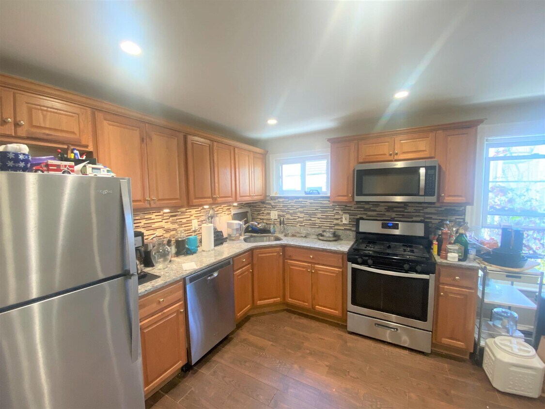 Foto principal - 243 Highland Ave