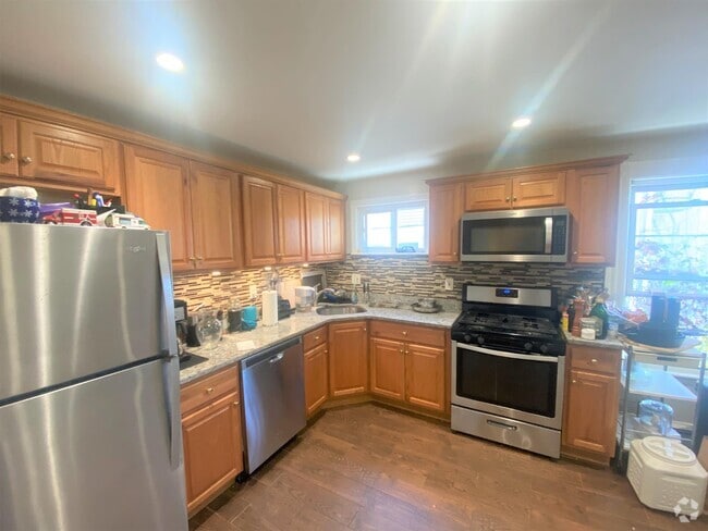 Building Photo - 243 Highland Ave