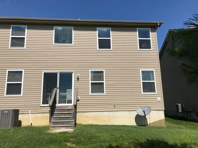 Building Photo - 809 Foxgrove Dr