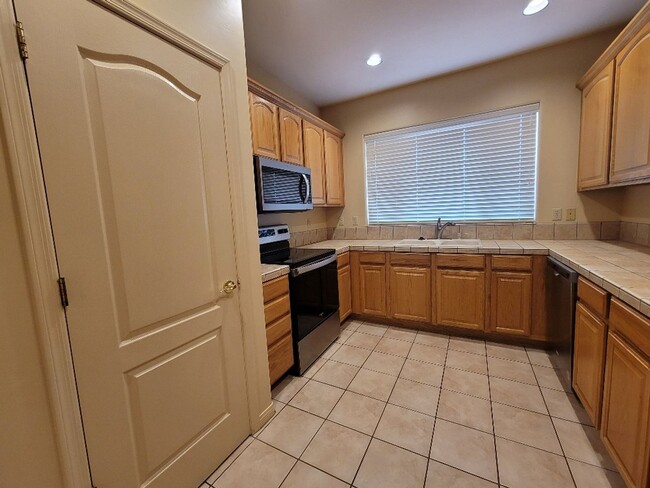 Building Photo - 12608 Mountainside Dr