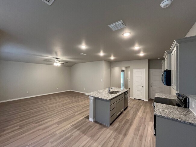 Building Photo - Great Newer built 3/2 in Frenship ISD!