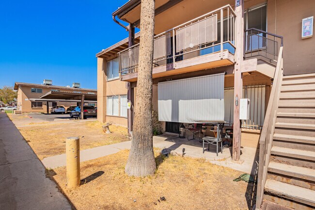 Foto del edificio - 2413 W Hazelwood St