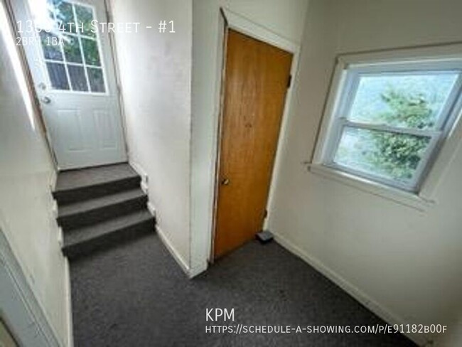 Building Photo - 2 BED | 1 BATH | APARTMENT | CENTRALLY LOC...