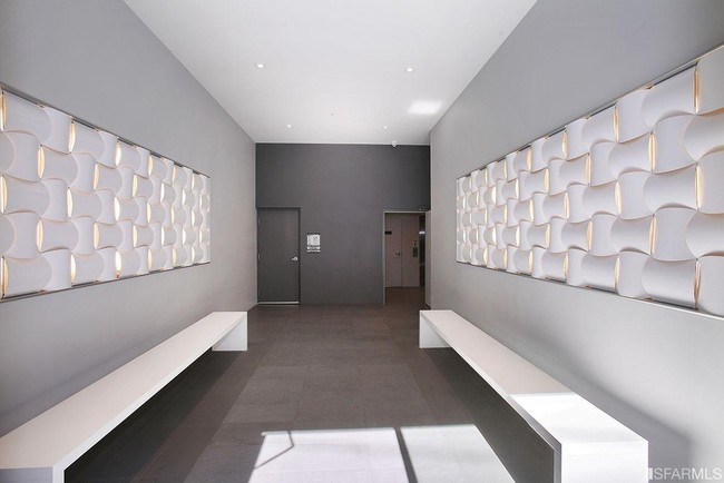 Lobby - 616 20th St