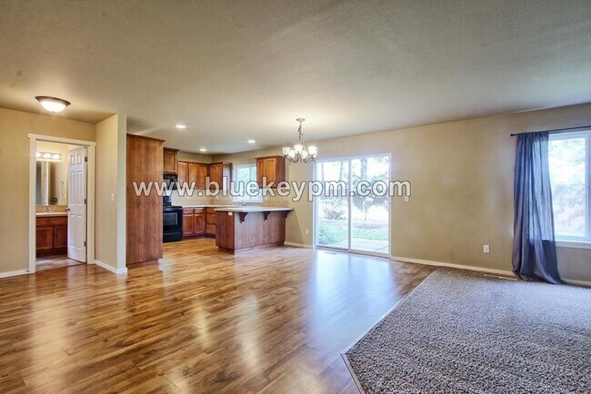 Building Photo - 3 Bed, 2.5 Bath Home with Large Bonus Room...