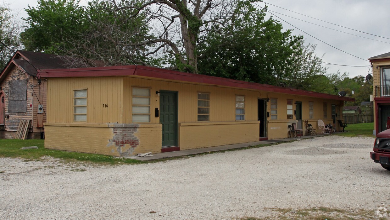 Foto principal - 716 Central Ave
