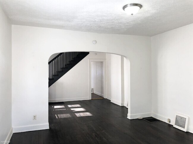 Building Photo - 606 N Chester Ave