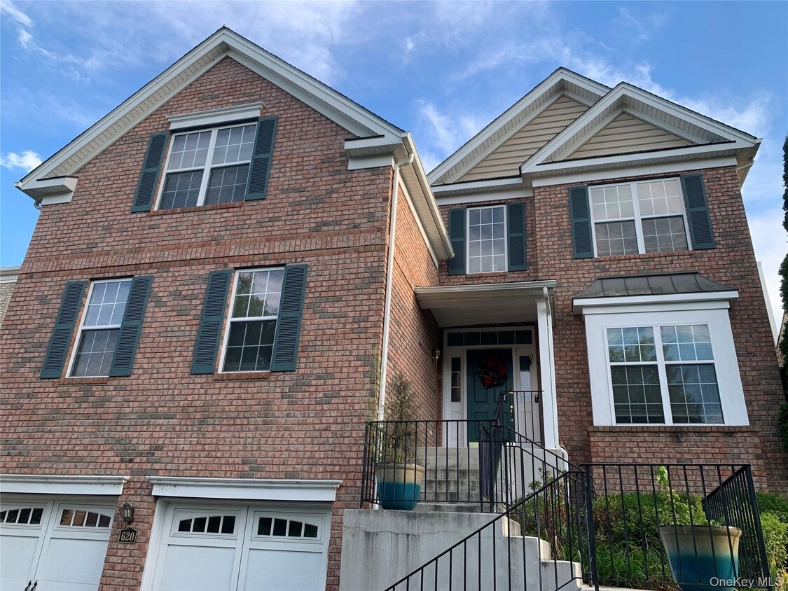 Foto principal - 620 Creekside Ln