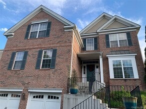 Building Photo - 620 Creekside Ln