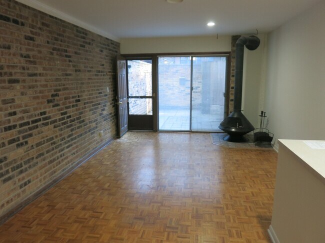 Living Room/Patio - 636 W Buckingham Pl