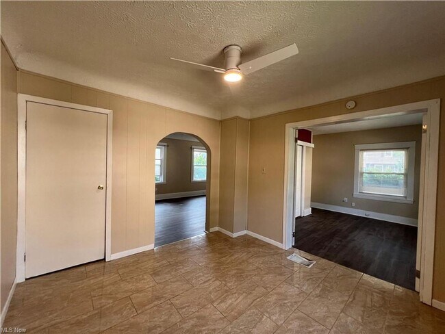 Foto del edificio - Inviting 3-Bedroom Rental with Natural Lig...